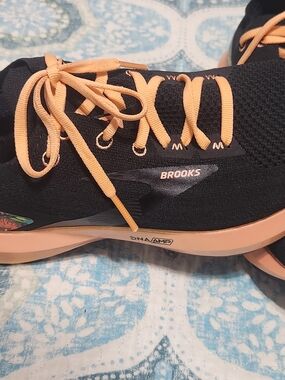 Brooks Women's Running Shoe in Black and Peach